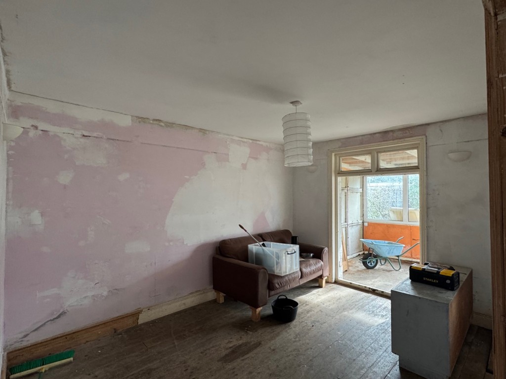 Lot: 58 - DETACHED HOUSE FOR IMPROVEMENT - Dining Room
